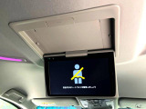 【フリップダウンモニター】大画面モニターで後席でもエンタメをお楽しみいただけます。小さなお子様にも大人気の装備です♪