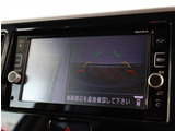 『1台』のお車に対して、3名体制で日々議論を重ね仕入れを行っております。
