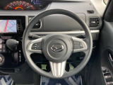インテリアに合わせたデザインのステアリングは、運転される方のことも考え、運転しやすい形状、大きさです。是非一度、実際に触ってお確かめください。
