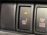 【シートヒーター】寒い日に重宝するシートヒーター!エアコンより早く温まってくれるので寒がりの人も安心ですね♪エアコンの温風は乾燥するから苦手、という方にもをおすすめです。