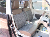 お車選びをお楽しみ頂けるよう、在庫車の展示スペースを十分に確保しております。