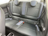 ご納車前には、BMWを熟知したメカニックによる100項目の点検・整備を行います。不具合箇所、交換時期に達している部品に関しましては、全て当社負担で交換してからのご納車となります。