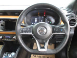 運転が楽しくなる明るく開放的な運転席まわりです。
