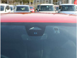 ホンダセンシング機能を支えているフロントカメラ(ドライブレコーダーではございません)!道路状況等を検知してドライバーの安全運転をサポート!※能力には限界がありますので過信せず安全運転をお願いします!