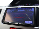 お車選びをお楽しみ頂けるよう、在庫車の展示スペースを十分に確保しております。