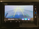 バックでの車庫入れも安心です! リアカメラが付いているバックモニター付のナビを装備しております。操作線もついており距離感も画面から確認できます。