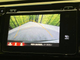 【バックカメラ】駐車時に後方がリアルタイム映像で確認できます。大型商業施設や立体駐車場での駐車時や、夜間のバック時に大活躍!運転スキルに関わらず、今や必須となった装備のひとつです!