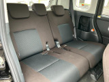 広々とした駐車場をご用意しておりますので、運転が苦手な方でもご安心ください。また、大型の屋根がございますので、雨に濡れることなくご移動できます。