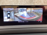 狭い場所での駐車やすれ違いなどでより的確な運転操作に役立つ360°ビューモニターが装備されています。