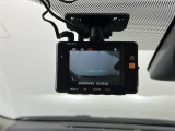 【前後ドライブレコーダー】映像・音声などの運転中の記録を残します。事故などを起こした起こされた時の証拠になりえますので、もしも時でも安心ですね。