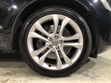 ホイールだけでも車のイメージがかなり変わりますね。