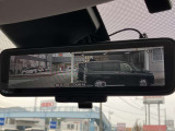 インテリジェント ルームミラー、車両後方のカメラ映像をミラー面に映し出すので、車内の状況や、天候などに影響されずいつでもクリアな後方視界が得られます。