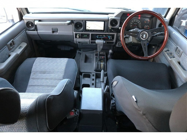 なな トヨタ ランドクルーザー70 4.2 ZX ディーゼル 4WD の中古車詳細