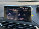 AppleCarPlay/AndroidAutoに対応するスマートフォン接続機能「Peugeotミラースクリーン」を搭載。