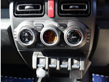弊社でお車をご購入頂いたお客様は、一部車種を除いて【オイル交換永久無料】となっております。※詳細はスタッフまでお問合せ下さい。