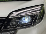 【LEDヘッドライト】悪天候や夜間走行時も良好な視界を確保し安心して運転できる高輝度LEDヘッドライトを装備!点灯速度が早く、消費電力も抑えられています。