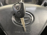【キーレス】少し離れた場所からでもボタン一つでドアの開錠・施錠ができるのでとっても便利!ドアの鍵穴周りに傷をつけることもありません♪