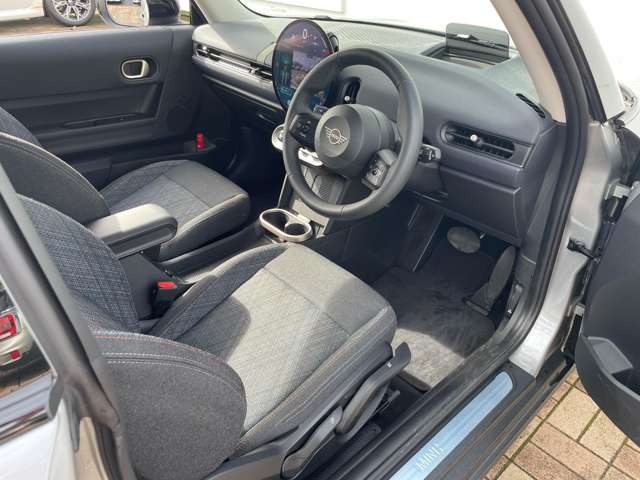 【茨城県】MILNE F3モデル　ミルン　5'4\" 1/2 カーボン使用　31L BMW MINI ミニ クーパー C DCT の中古車詳細 (2,000km, メル