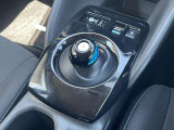 e-powerならではのシフトレバーになります。操作も簡単です。