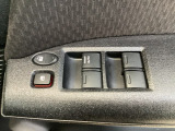 パワーウインドウは運転席でドア4枚とも上下の操作ができるようになっています。子供さんが勝手に操作できないようにロックすることも可能です。