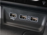 USB接続、スマートフォンの充電等にも便利なUSBチャージャーも使いやすい場所に装備されています。