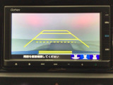 【バックカメラ】運転が苦手な方も車庫入れラクラクです!ギアをリバースに入れれば自動的に切り換わりますので、面倒な操作は不要です♪狭い駐車場もお車を傷つけず安心ですね!