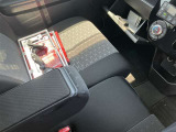 人気のベンチシート!運転席と助手席の行き来もしやすいです。