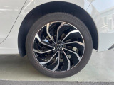 20555R16タイヤにActive PlatinumEdition専用アルミホイールを装着。
