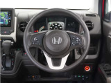 【Honda SENSING】 カメラ等装置で精度の高い検知能力を発揮、安全運転を支援します。ステアリング上のコントローラーに注目!