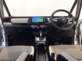 【前方視界】開放的な前方視界!運転がしやすく疲れにくいです♪窓が大きく、見通しがとっても良いおクルマですよ♪