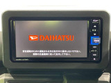 【純正ナビ】人気の純正ナビを装備しております。ナビの使いやすさはもちろん、オーディオ機能も充実!キャンプや旅行はもちろん、通勤や買い物など普段のドライブも楽しくなるはず♪