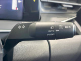 【オートライト】周りの明るさに応じて自動でヘッドライトの点灯・消灯ができる機能です!ライトの付け忘れ・消し忘れなどが無くなり、雨の日や夕方の走行も安心!トンネル通過時も便利ですね♪