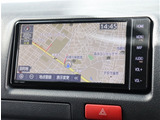 お車選びをお楽しみ頂けるよう、在庫車の展示スペースを十分に確保しております。
