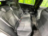 コンパクトカーですが、セカンドシートは十分な広さがあり快適にお乗りいただけます♪シートを倒して大きな荷物を積んだりと、用途の幅が広い1台です。