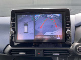 上からまる見え!アラウンドビューモニターの画像です。純正ナビに映してあります。お車を真上から見たような映像をミラーやナビ画面に映し出す事によって、車両の周囲を確認し、駐車時や発進時の運転をサポート。