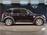 ☆MINIの車の始まりは大人四人がギリギリ乗れるコンパクトな車です!!今となっては3ナンバーですが、もともとは5ナンバーの車でした!!