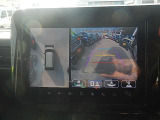【全方位モニター】リバースに入れた際、車両全体を見渡している映像に切り替わります。また、見通しが悪い場所で便利な前方ワイド映像やすれ違いに便利な助手席側ワイド映像など切り替えが出来ますよ♪