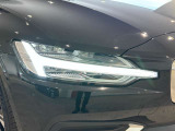 LEDヘッドライトは北欧神話でのトールハンマーがスタイリッシュなデザイン性となっており他車を魅了します。