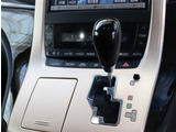 『1台』のお車に対して、3名体制で日々議論を重ね仕入れを行っております。