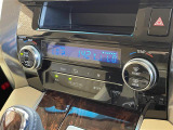 【左右分離型フルオートエアコン】運転席と助手席でそれぞれお好みの温度設定が可能で全席にも適切な空調をお届け致します!
