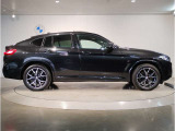 ☆BMWの前後重量配分50:50はエンジン自体をフロントタイヤよりも後ろにずらし、通常はエンジンルーム内に搭載される重量物であるバッテリーをトランクに移動させるなどして実現されています☆