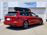 V60 アルティメット B4 ダーク エディション 