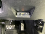 ハンドルの右下にETCがついています。高速道路の料金所の通過も楽々です。 カードの取り出しもしやすい場所についています。