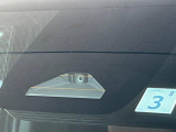 【トヨタセーフティセンス】走行中に前方の車両等を認識し、衝突しそうな時は警報とブレーキで衝突回避と被害軽減をアシスト。より安全にドライブをお楽しみいただけます。