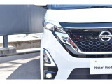 ★LEDのヘッドライト・フォグランプ装備♪オートライトが高性能のアダプティブヘッドライトとなっております。