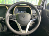 インテリアに合わせたデザインのステアリングは、運転される方のことも考え、運転しやすい形状、大きさです。是非一度、実際に触ってお確かめください。