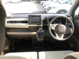 【インパネ全体】手が届きやすく、どなたでも運転しやすいです。シンプルで使いやすい設計になっています!