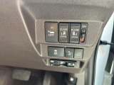 両側電動スライドドアスイッチとー車線逸脱スイッチ、ふらっき防止などのスイッチ類がまとまっています。