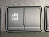 【パワースライドドア】スマートキーや運転席のスイッチでスライドドアの開閉が可能♪電動だから力を入れてドアを開ける必要が無く、小さいお子様でも、重い荷物を持っている時もラクに開け閉めできます♪