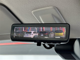 『1台』のお車に対して、3名体制で日々議論を重ね仕入れを行っております。